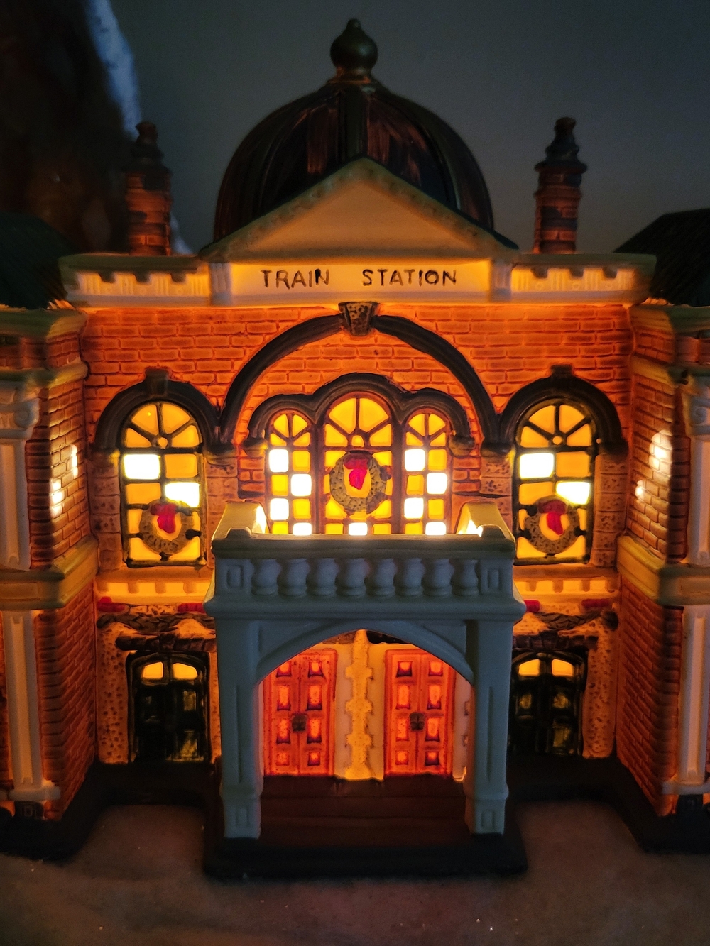 Holiday Time 2005 Victorian Collection "Train Station" Christmas Village House
